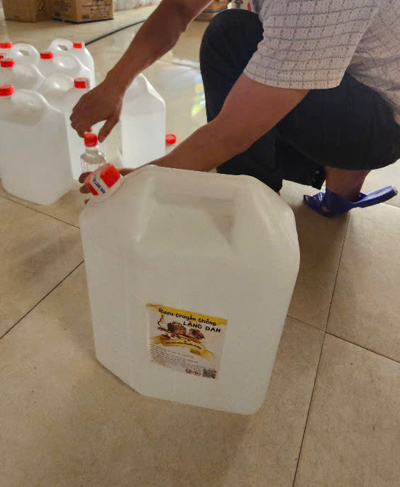 Rượu truyền thống làng Đan